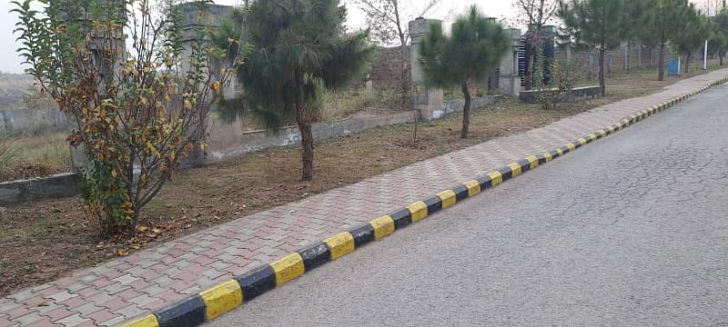Exclusive Opportunity Alert! 4 Kanal + Extra Land (Paid) Develop & Possession Corner Residential Farm House Plot Main Margalla Hill Facing Plot For Sale In Gulberg Greens, Block B! 1