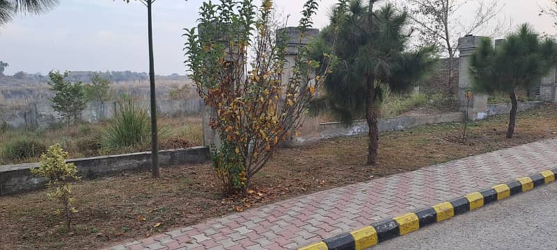 Rare Opportunity Alert! 5 Kanal Develop Possession Corner Farm House Plot For Sale In Block B, Gulberg Greens, Islamabad! 5