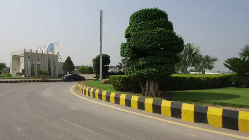 3500 Sq Ft Commercial Plot For Sale In Business Square, Gulberg Greens, Islamabad 8