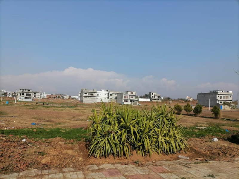 5 Kana Paid Extra Land Develop Possession Farm House Plot For Sale In Block B, Gulberg Greens, Islamabad 3