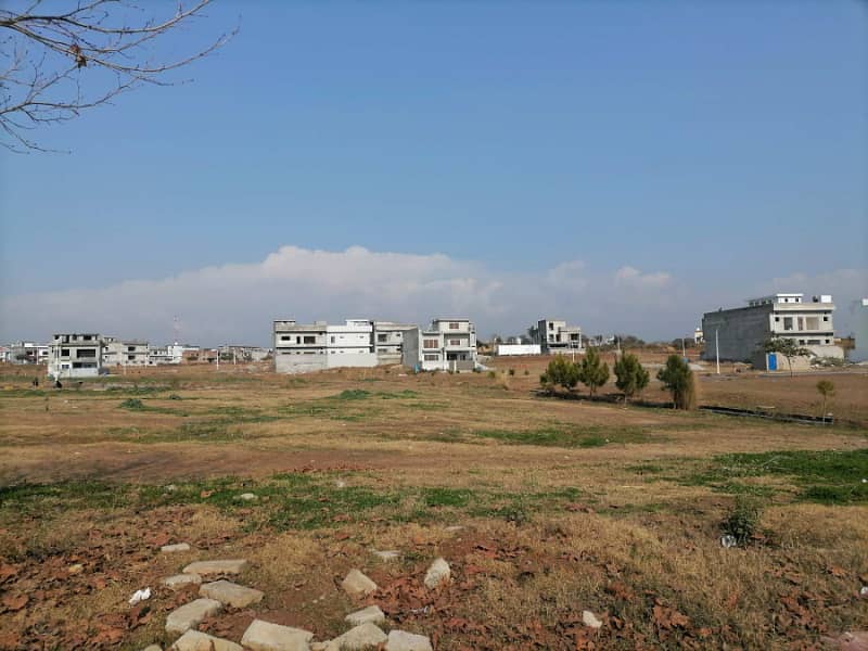5 Kana Paid Extra Land Develop Possession Farm House Plot For Sale In Block B, Gulberg Greens, Islamabad 4