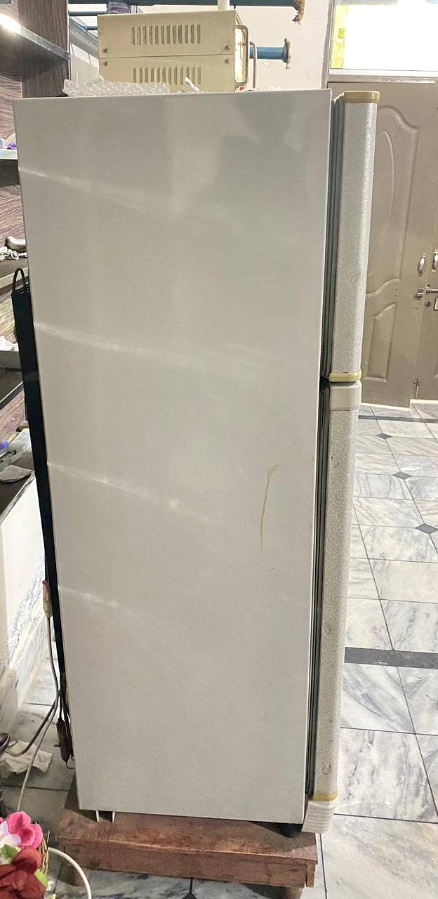 Dawlance Refrigerator 9144 For Sale (In a Very Good Condition) 3