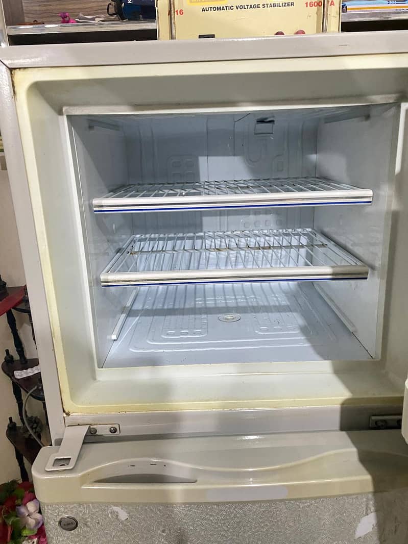 Dawlance Refrigerator 9144 For Sale (In a Very Good Condition) 7