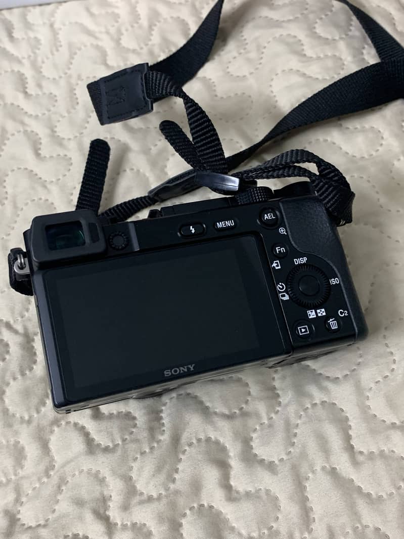 SONY A6100 KIT LENS (10/10 CONDITION) 4