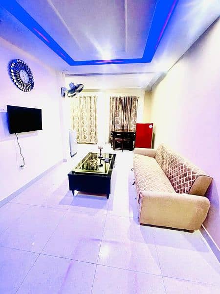 One bedroom flat for short stay like (3s4hrs ) for rent in bahria town 1