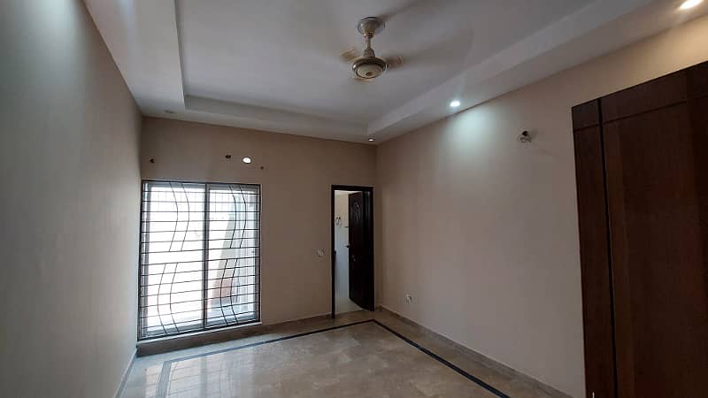 10 Marla Ground Floor for Rent is available in Paragon City Lahore 2