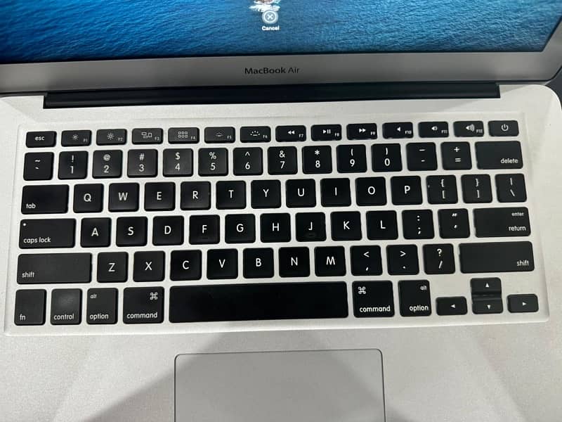 MacBook Air (13-inch, 2017) 4
