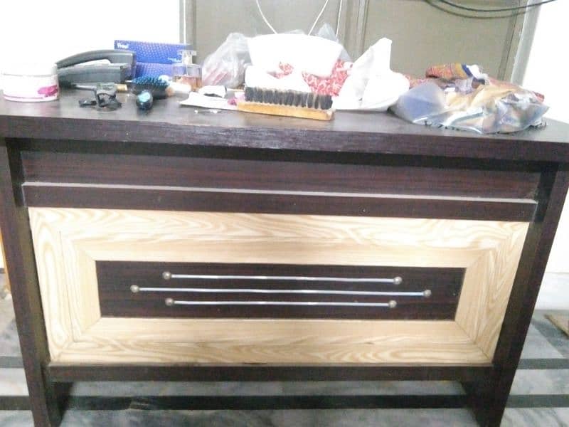 OFFICE TABLE For SALE 0