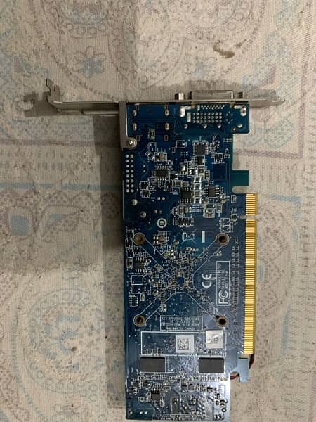 Amd Radeon Hd 7000 Series 1Gb Gddr3 64Bit Graphics Card 1