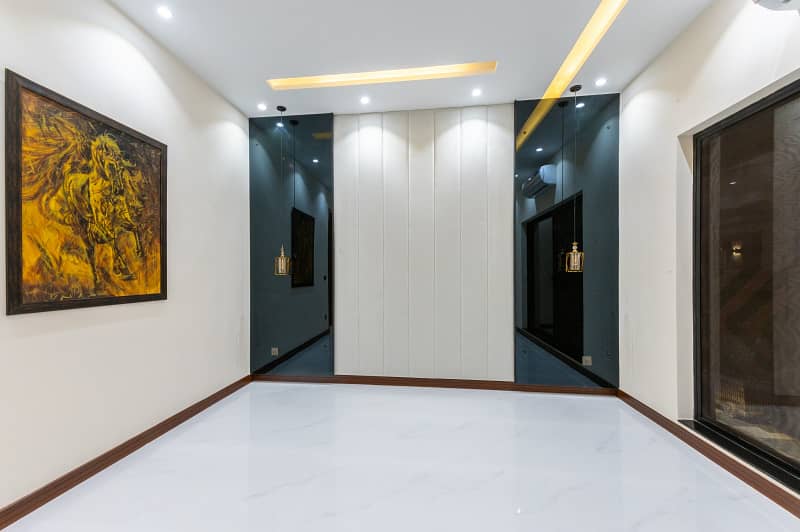 A Beautiful, Luxurious And Modern 1 K House For Sale 22