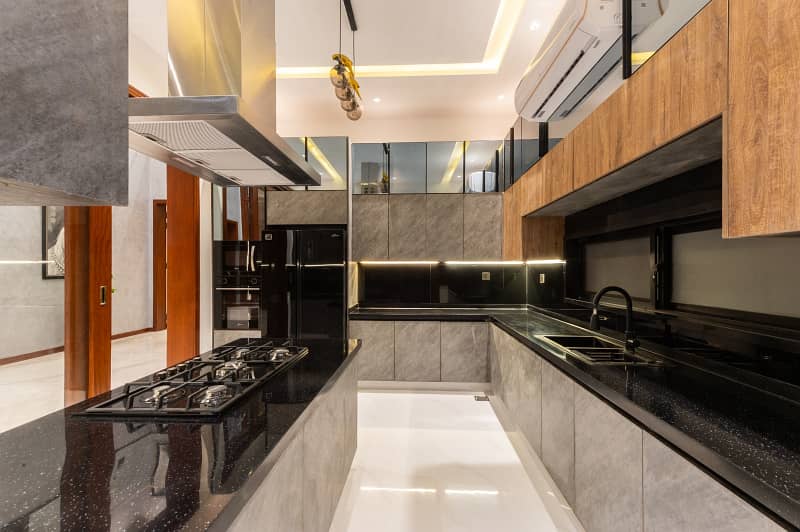 A Beautiful, Luxurious And Modern 1 K House For Sale 26