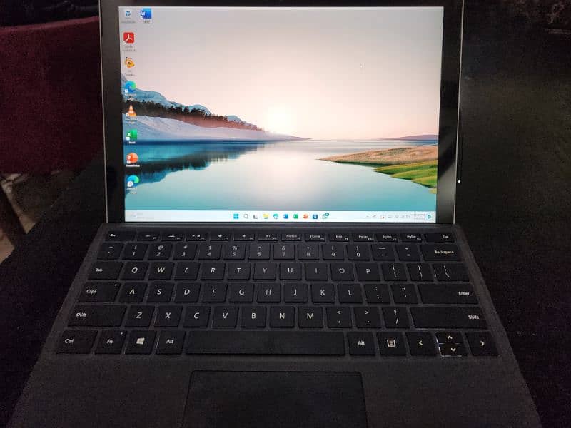 Microsoft Surface pro 4 with box and pen 1