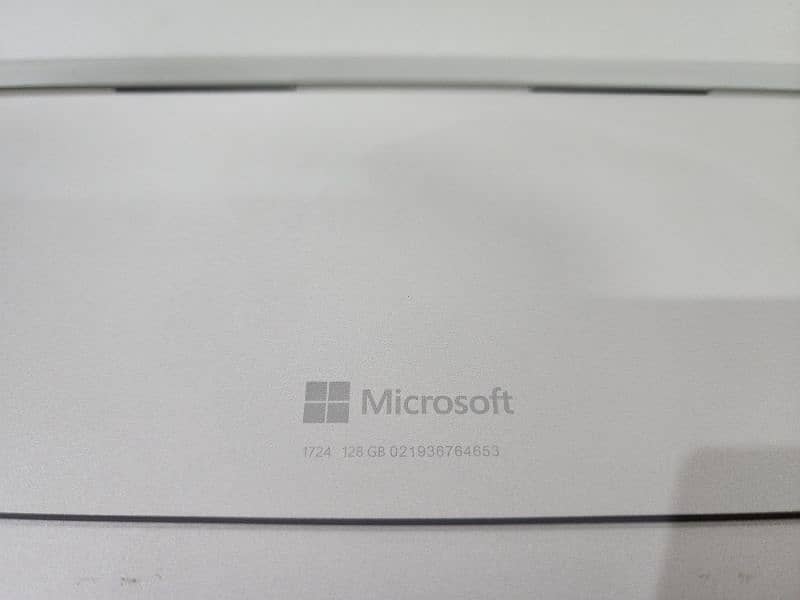 Microsoft Surface pro 4 with box and pen 7