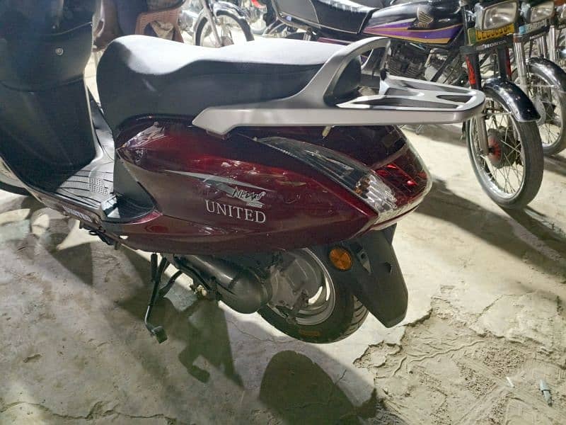 united 100cc scooties available different models and different prices 9