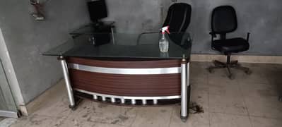 office furniture in good condition 0