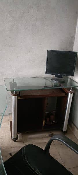 office furniture in good condition 1