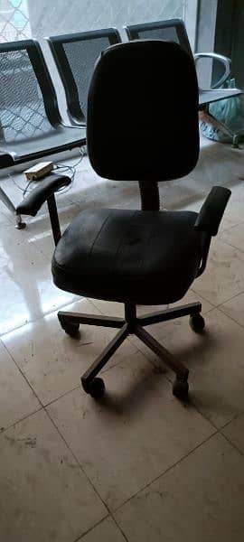 office furniture in good condition 2