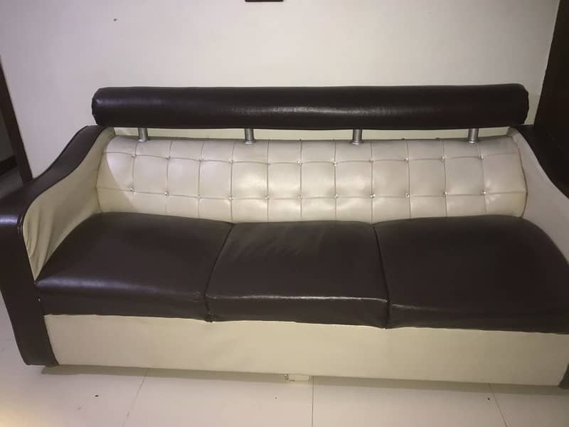 5 seater sofa new in condition 1 month use 0