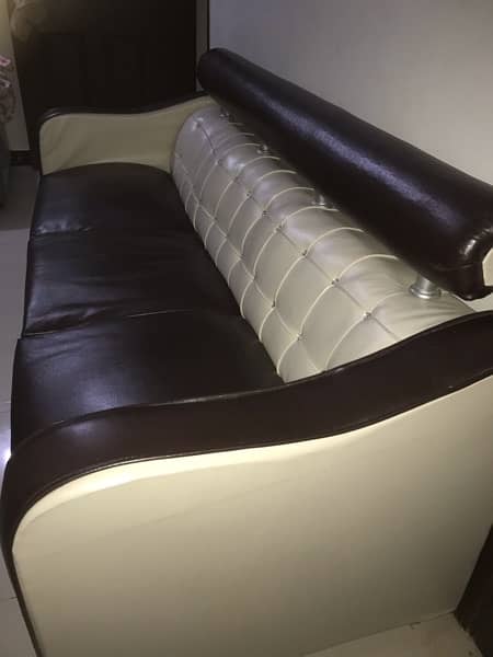 5 seater sofa new in condition 1 month use 1