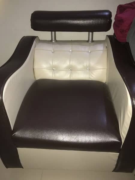 5 seater sofa new in condition 1 month use 2