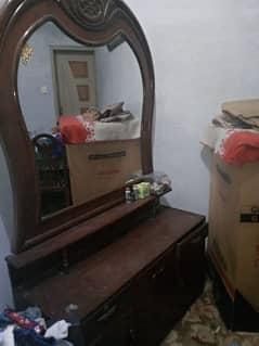 woden dressing table 9/10 condition