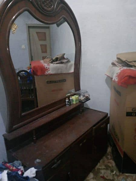 woden dressing table 9/10 condition 0
