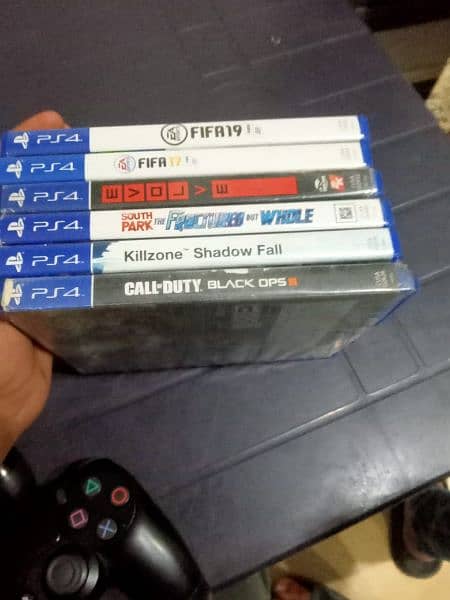 ps 4 pro 1 TB with two controllers and 7 games 1