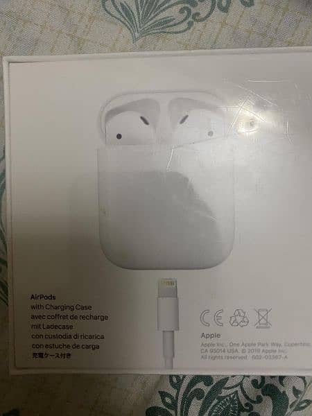 Apple Airpods 2 with charging case 0
