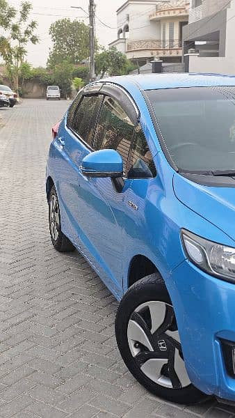 Honda Fit 2015 (Hybrid) 1