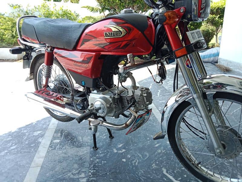 united 70cc  total genuine only 4 months use drive 3000 kalometer only 0