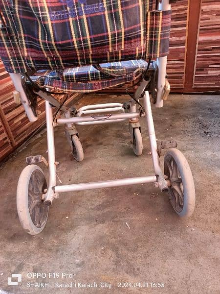Aluminium walker full folding hy special child support k liye hoti hy 2