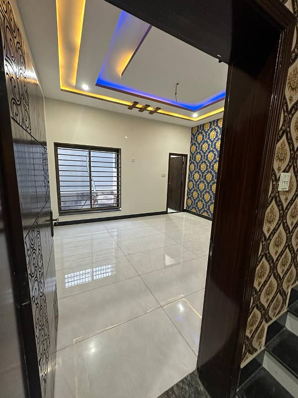 A Centrally Located House Is Available For Sale In Model Town 10