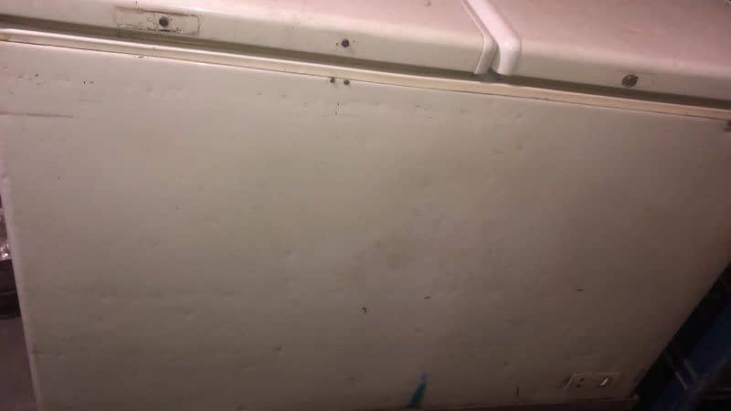 D freezer For Sale 3 year used. no any repair 6