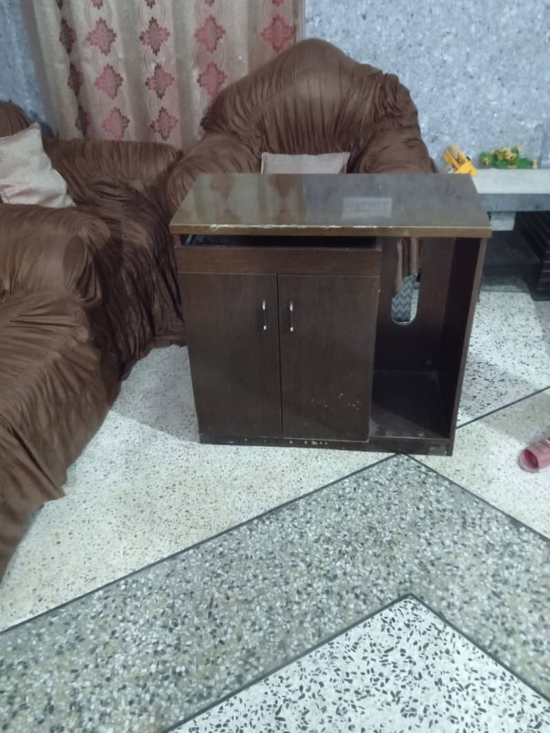 Computer table available for sale 1