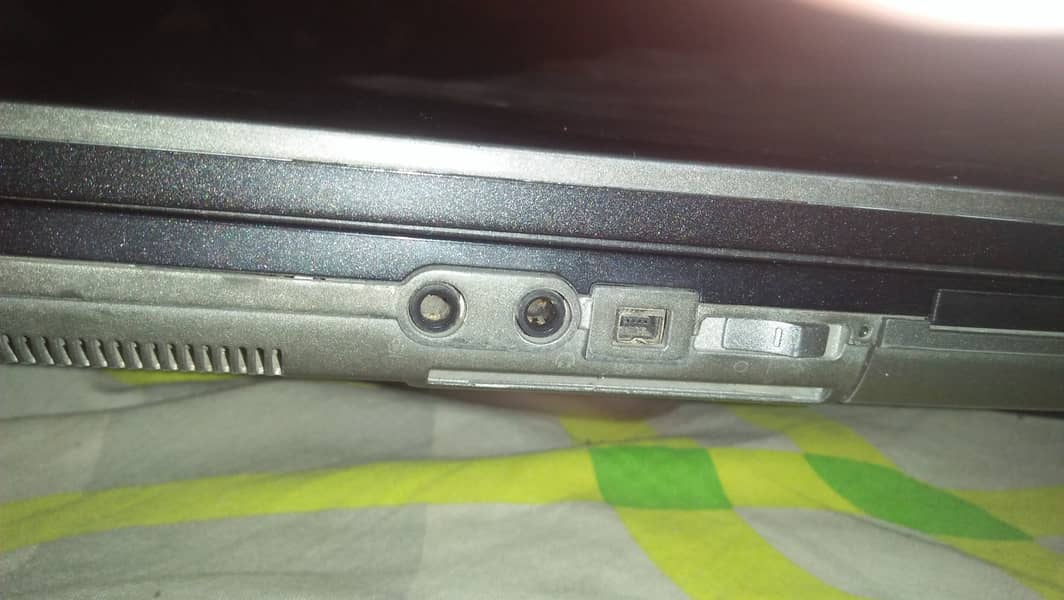 I am selling my Dell D630 Laptop with 9 cells Battery 4gb Ram 320gb 5