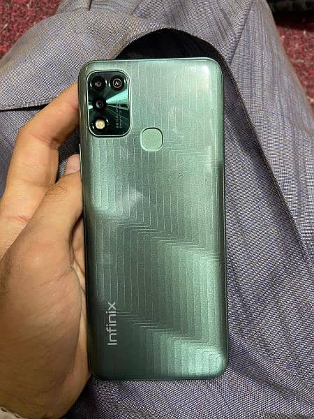 Infinix hot 11 play with box and charger 10/10 condition 0