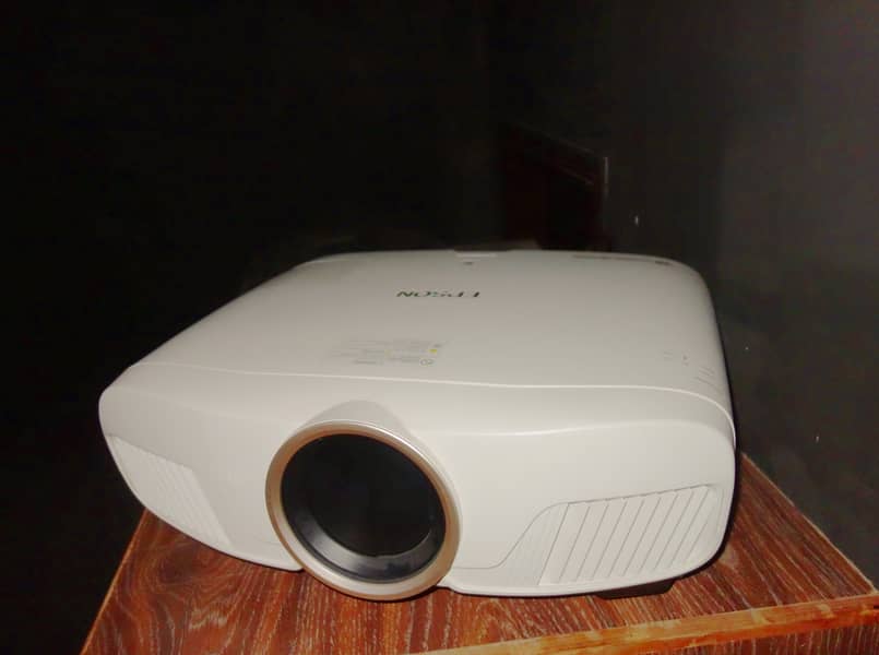 Epson EH TW7300 Projector 4k-Enhancement (pshift) - Negotiable!! 0