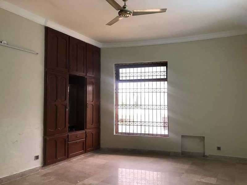 Beautiful Kanal Upper Portion Available For Rent In G-11 Islamabad At Big Street 0