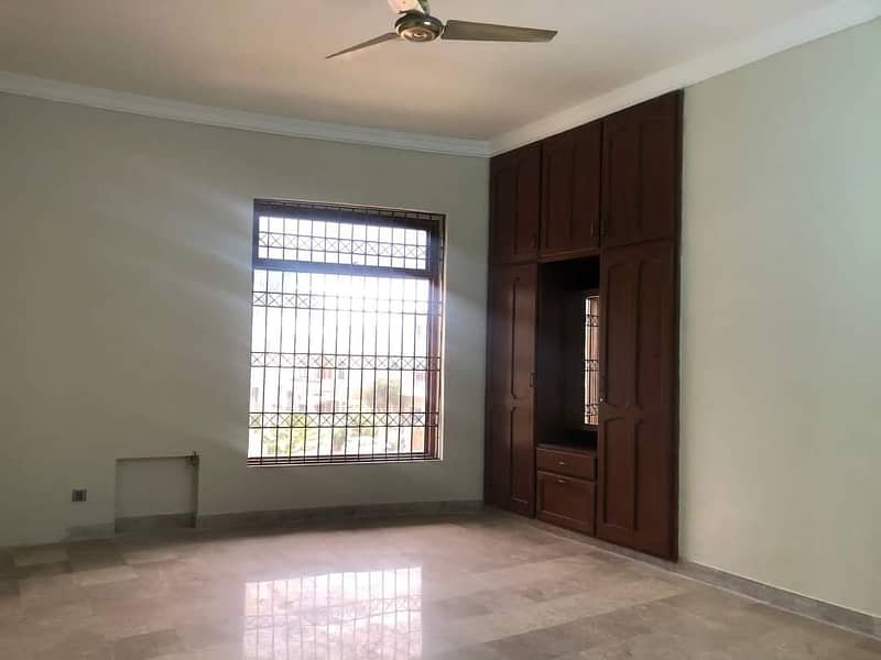Beautiful Kanal Upper Portion Available For Rent In G-11 Islamabad At Big Street 2