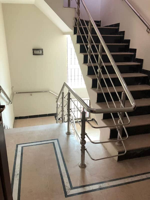 Beautiful Kanal Upper Portion Available For Rent In G-11 Islamabad At Big Street 3
