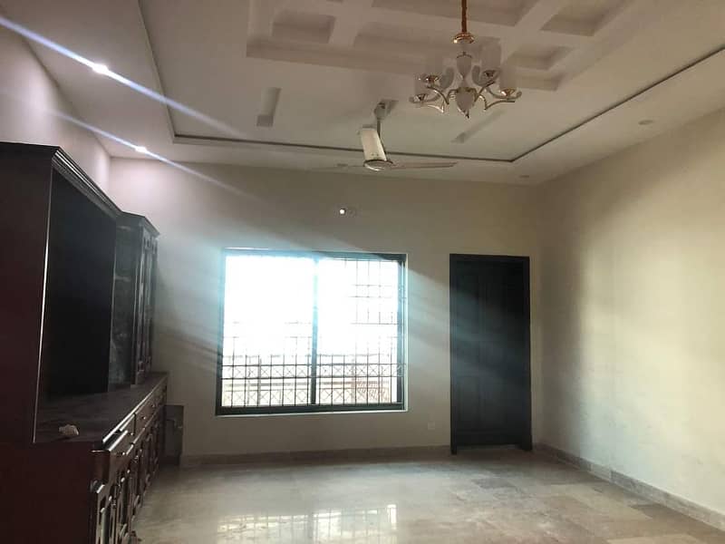 Beautiful Kanal Upper Portion Available For Rent In G-11 Islamabad At Big Street 5