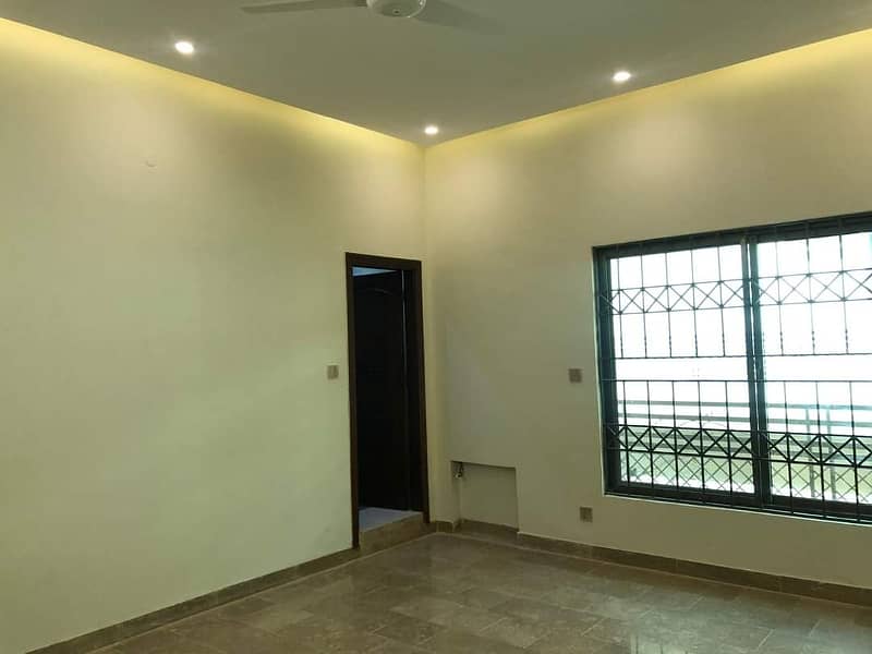 Beautiful Kanal Upper Portion Available For Rent In G-11 Islamabad At Big Street 6