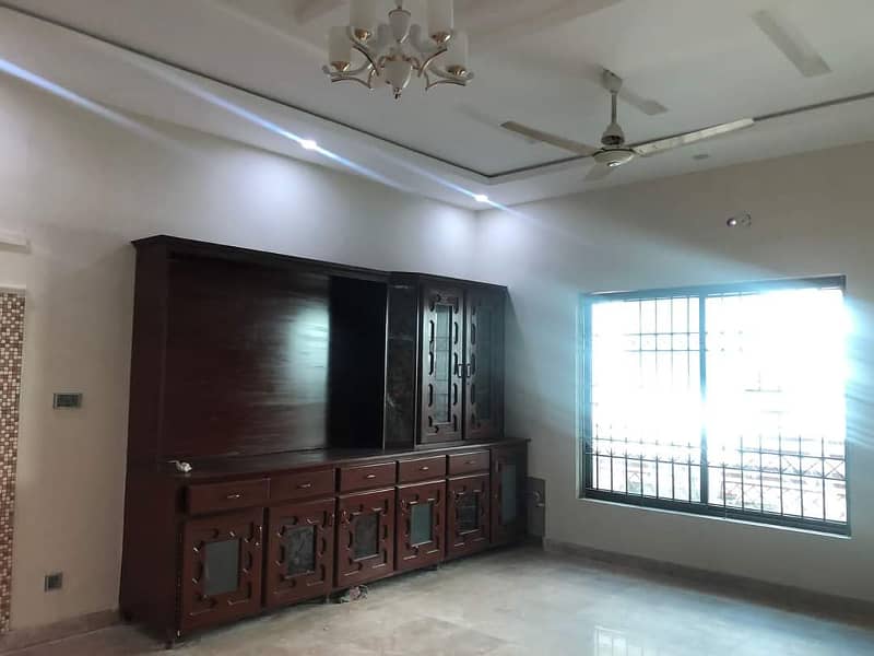Beautiful Kanal Upper Portion Available For Rent In G-11 Islamabad At Big Street 7