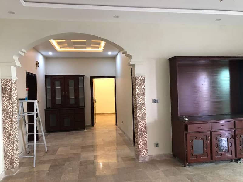 Beautiful Kanal Upper Portion Available For Rent In G-11 Islamabad At Big Street 8