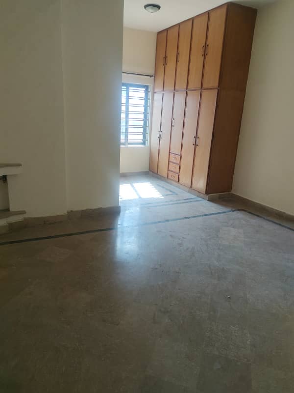 Beautiful Kanal Upper Portion Available For Rent In G11 Islamabad 9