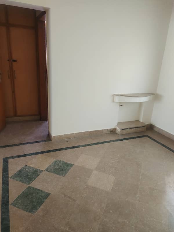 Beautiful Kanal Upper Portion Available For Rent In G11 Islamabad 12