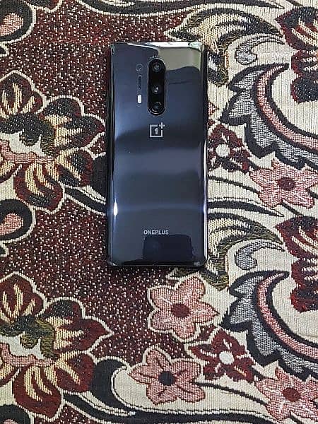 one plus 8 pro 8/128 charging sath 4