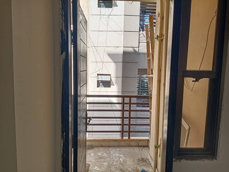 FOR RENT 3RD FLOOR (CORNER) FLAT, WITHOUT LIFT, IN KINGS COTTAGES PH-II BLOCK-7 GULISTAN-E-JAUHAR 11