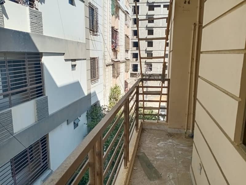 FOR RENT 3RD FLOOR (CORNER) FLAT, WITHOUT LIFT, IN KINGS COTTAGES PH-II BLOCK-7 GULISTAN-E-JAUHAR 13