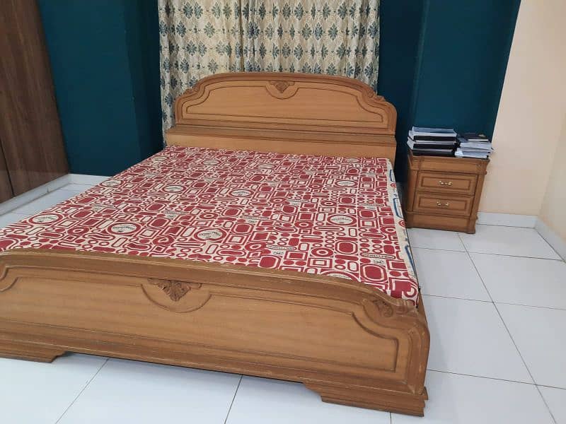 KING BED, DRESSER AND TWO SIDE TABLES 4